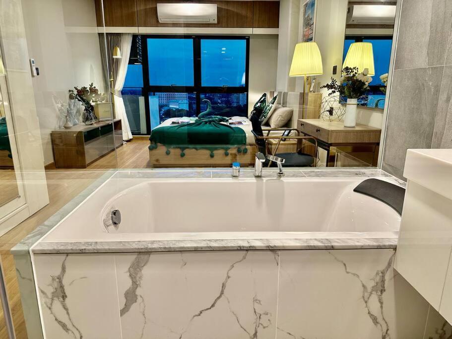 Astra Sky River High Floor,3 Bedrooms 97㎡ 山景房带浴缸 チエンマイ エクステリア 写真